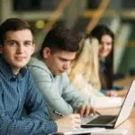 ayuda financiera para estudiantes hispanos