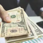 ayuda financiera para pagar deudas