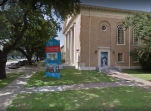 iglesias que ayudan a los inmigrantes en houston