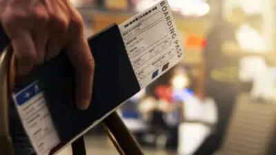 puedo regresar a mi país sin pasaporte