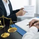 puedo trabajar si estoy en una demanda laboral